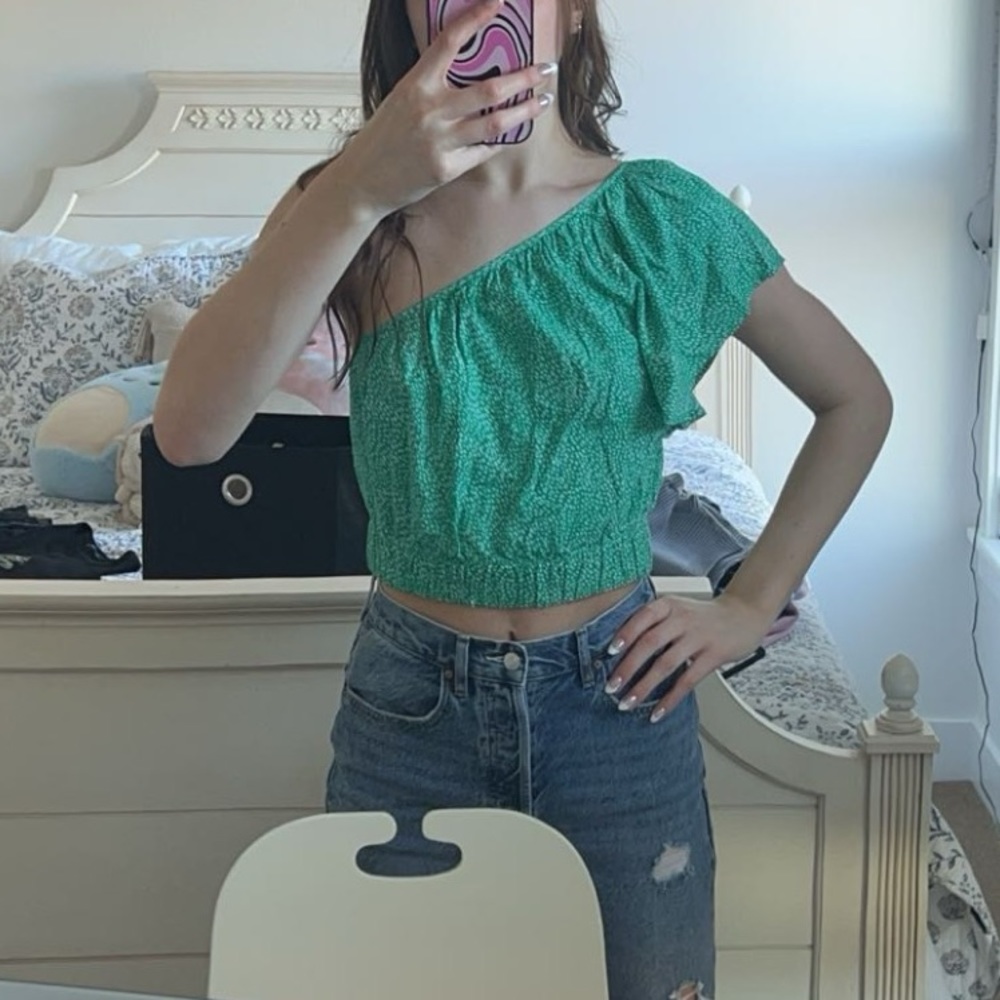 Steve Madden off the shoulder top